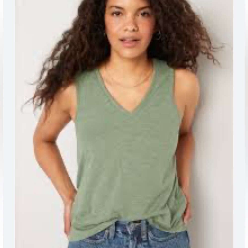 ☀️ 3/$15 Old Navy EveryWear V-Neck Sleeveless T-Shirt Tank Top Olive Green